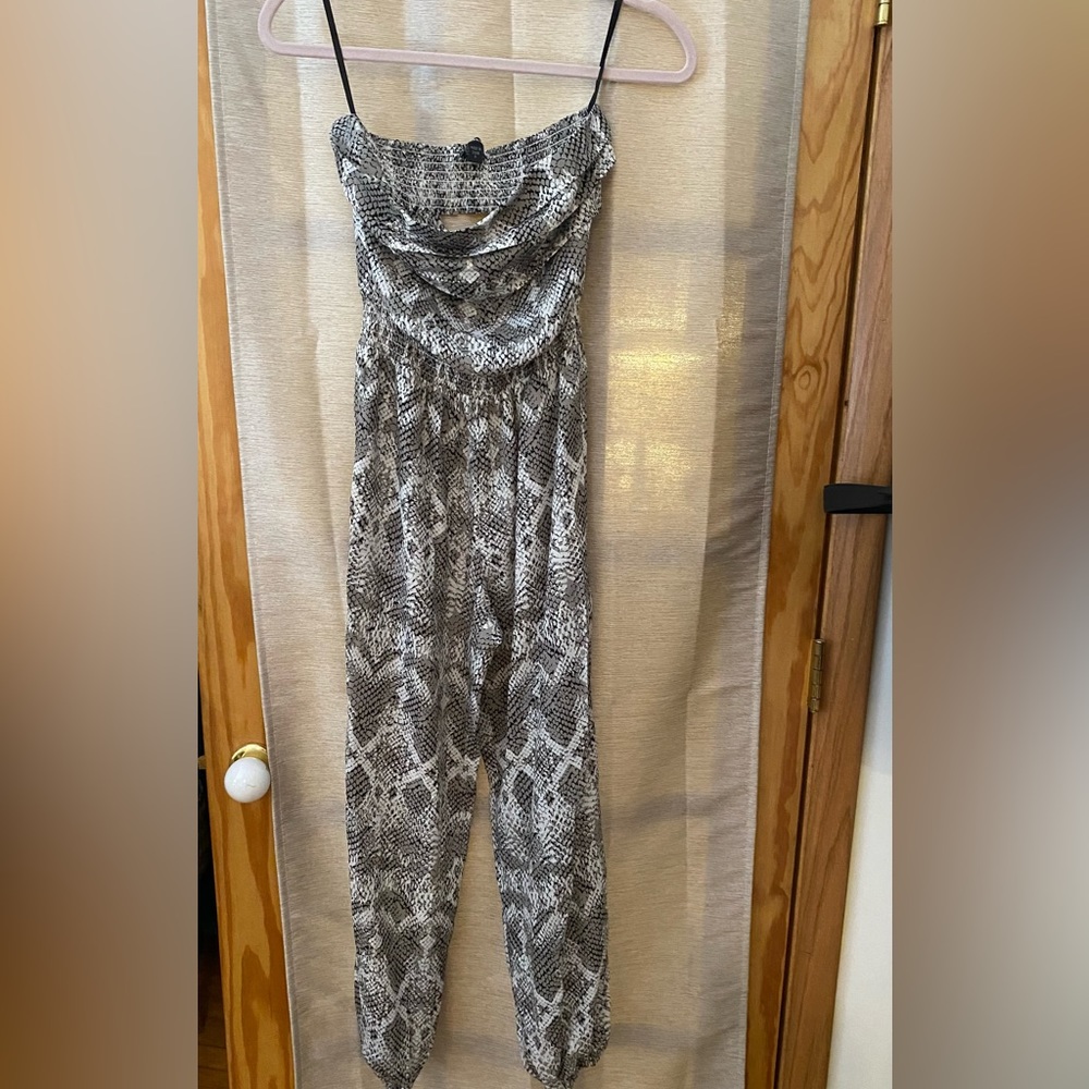 Bebe jumpsuit with stretch. Fun print